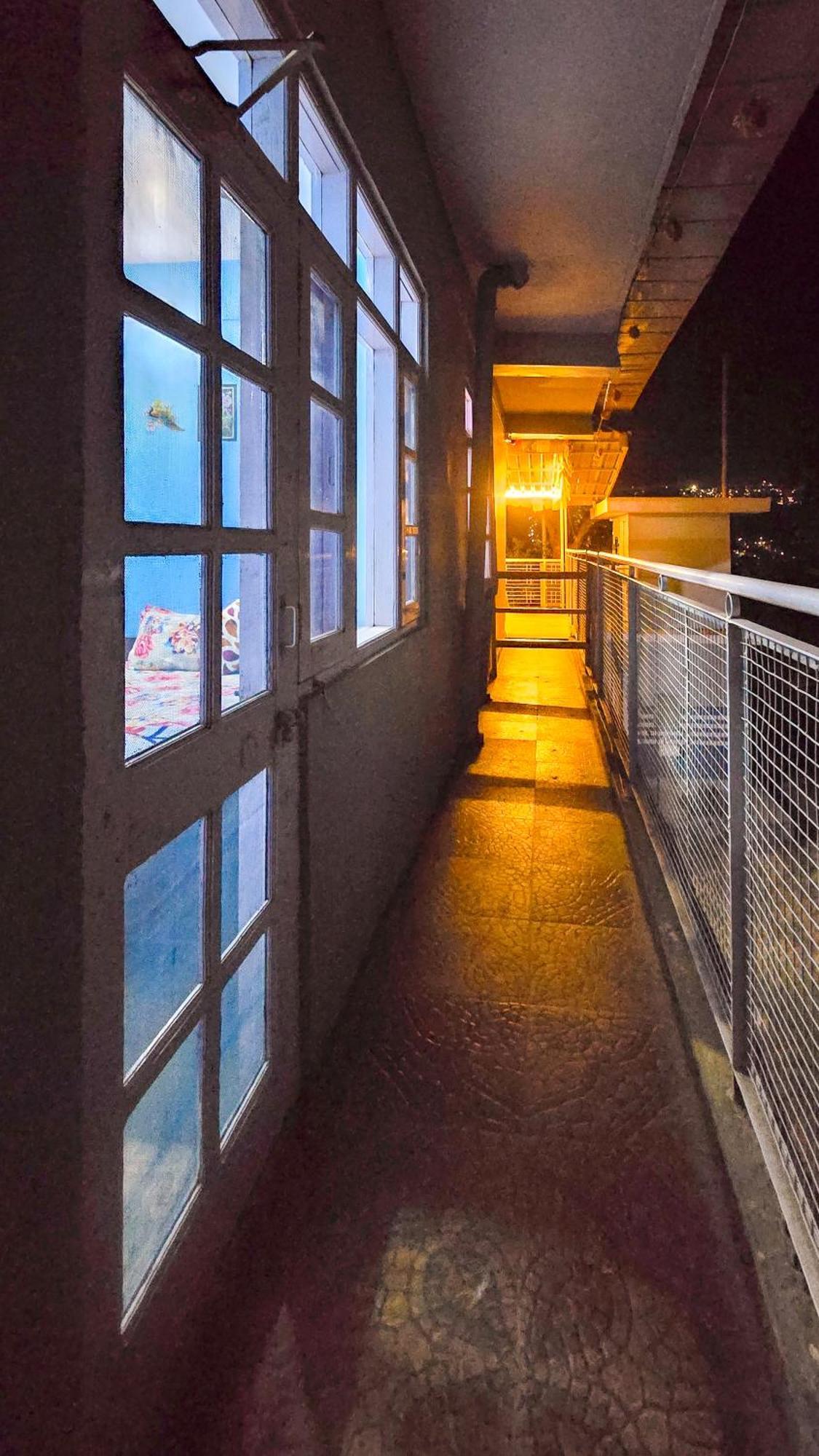 The City Escape Farmstay Shimla Phòng bức ảnh