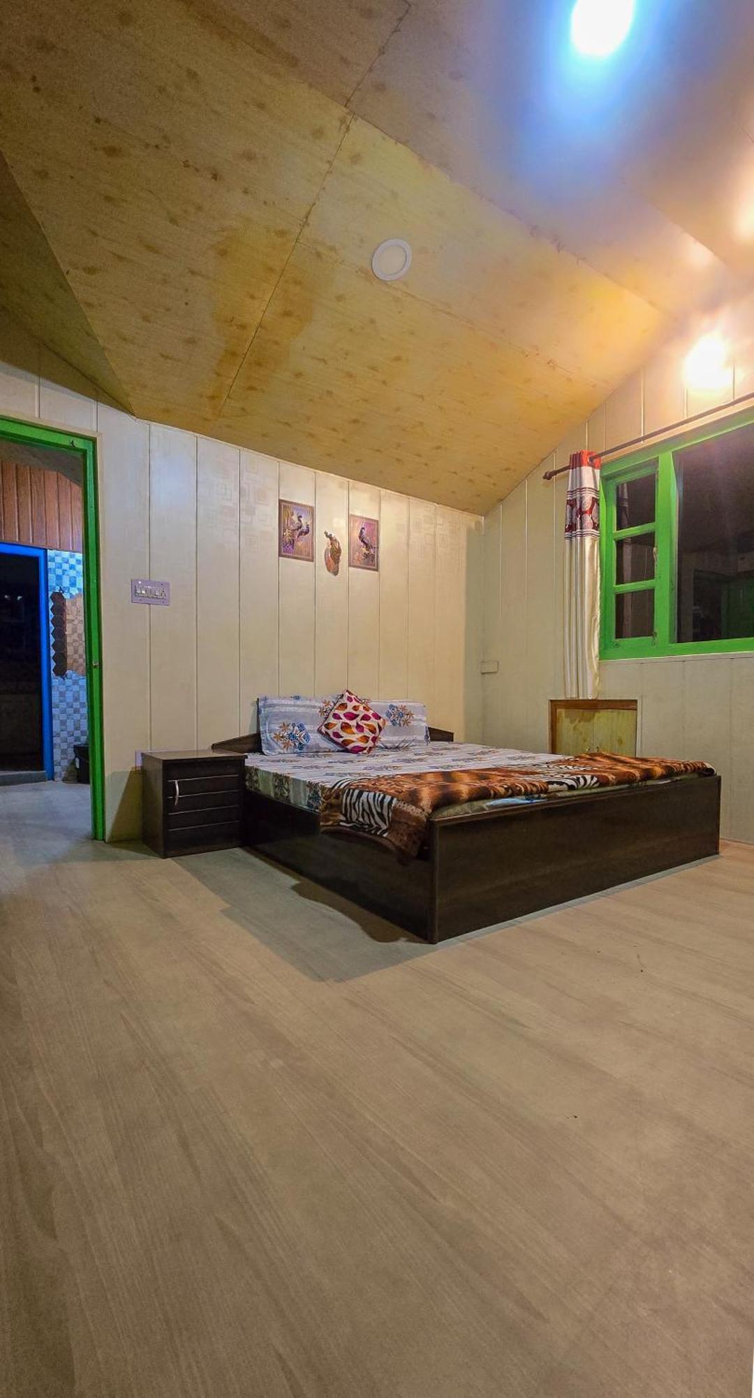 The City Escape Farmstay Shimla Phòng bức ảnh