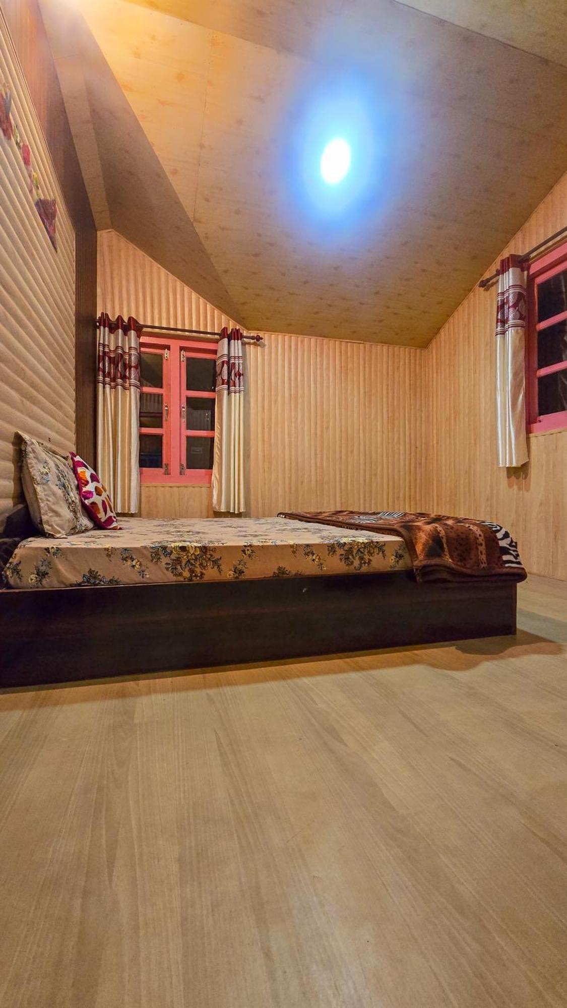 The City Escape Farmstay Shimla Phòng bức ảnh